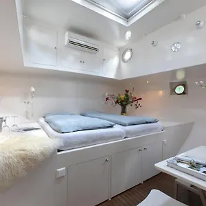  Bed and breakfast Houseboat Volle Maan Países Bajos
